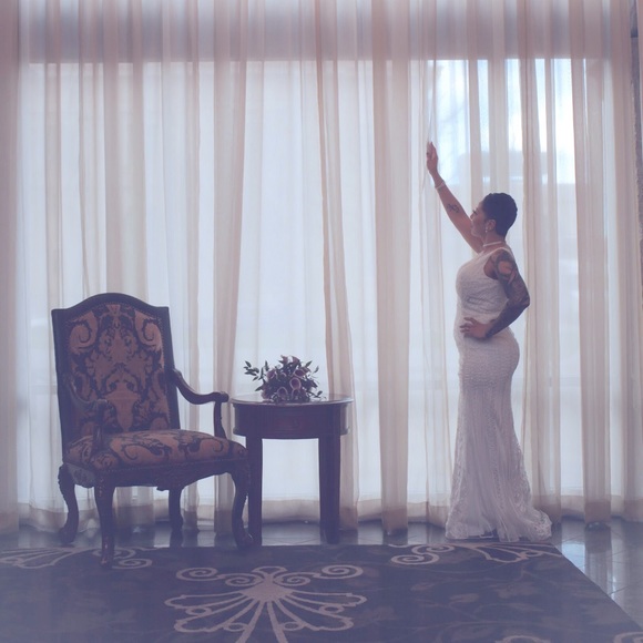 Dresses & Skirts - Beautiful elegant wedding dress!